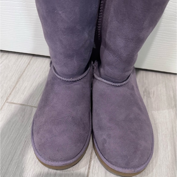 UGG women’s Classic Tall sheepskin boots in lavender purple. - Picture 4 of 11